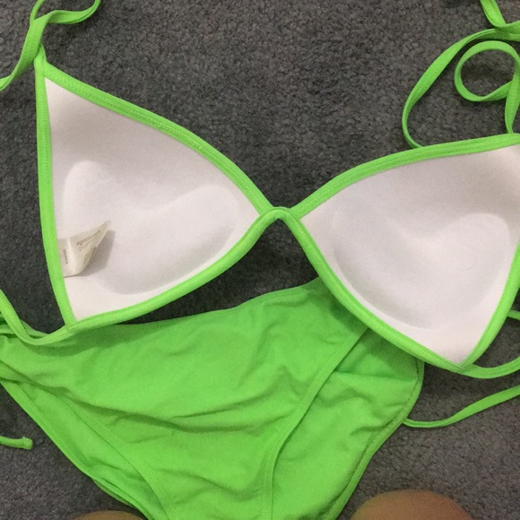 Neon green suit! - Picture 2 of 4